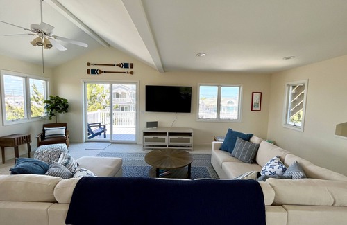North Beach Haven House | Ideal Beach Block House with Heated Pool & Ocean Views
