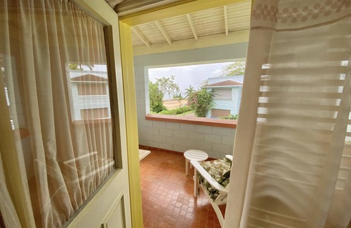 Orange Bay Condo | Beachfront B&B Condo with Pool, Perfect for Remote Work!