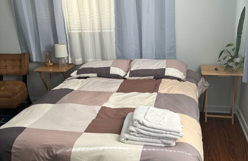 Palm River Estates Bed & Breakfast | Fantastic bed & breakfast with AC in Naples