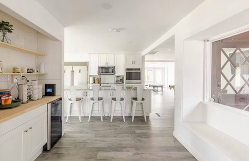 West Central House | Spacious Brickhouse for 12, Near MSU & Downtown Springfield