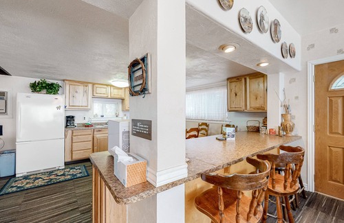 Cascade House | Ideal Downtown Retreat for Outdoor Lovers and Pets Welcome
