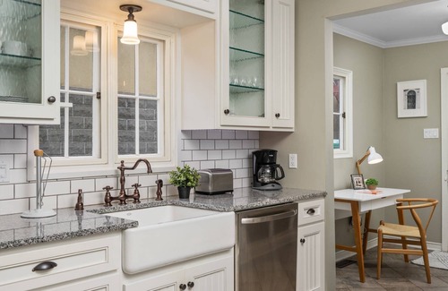 Woodstock House | Discover a Pet-Friendly Eastmoreland Gem Near Portland