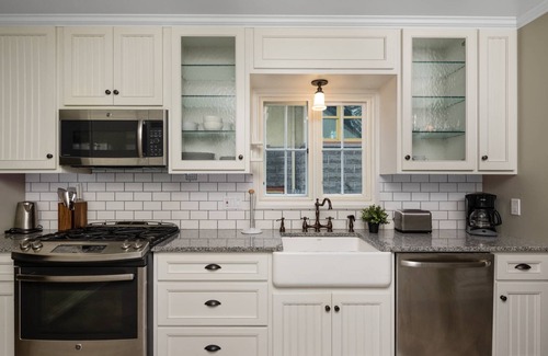 Woodstock House | Discover a Pet-Friendly Eastmoreland Gem Near Portland