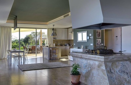 Peruski House | Delightful Finca with Private Infinity Pool & Ocean View