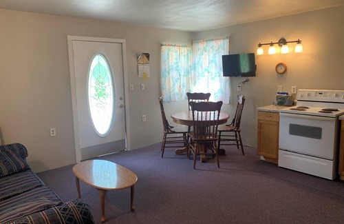 Bluffton Cabin | Cozy Cabin Retreat for Fantastic Fishing in Gasconade, MO