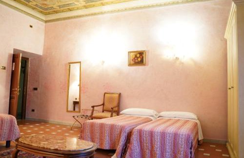 Colonnata Hotel | Inviting Garden Retreat at Firenze Nord Airport