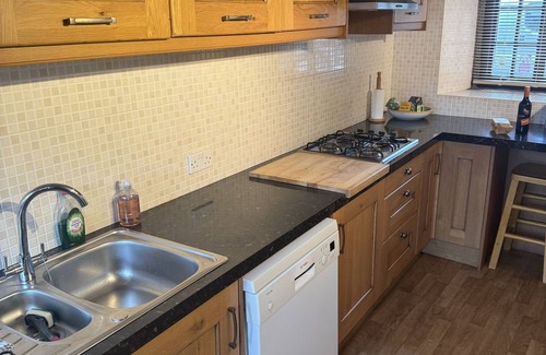 Ashford-in-the-Water Cottage | Indulge in Luxury: 3-Bedroom Retreat with Top Amenities