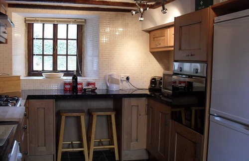 Ashford-in-the-Water Cottage | Indulge in Luxury: 3-Bedroom Retreat with Top Amenities