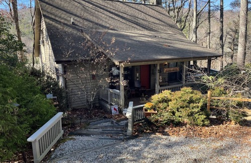 Sapphire House | Mountain View Resort: Pet Friendly with Spa & Outdoor Bliss