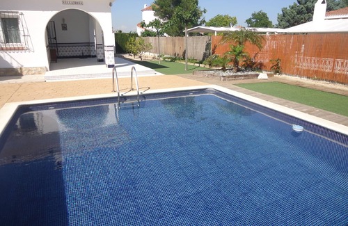 Les Tres Cales Ski Chalet | Inviting Villa with Private Pool, Ocean View & Top Rating