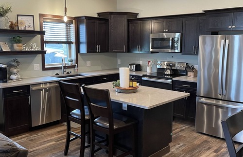 Wisconsin Dells Apartment | Prime Location in Downtown Wisconsin Dells with Spa & Breakfast