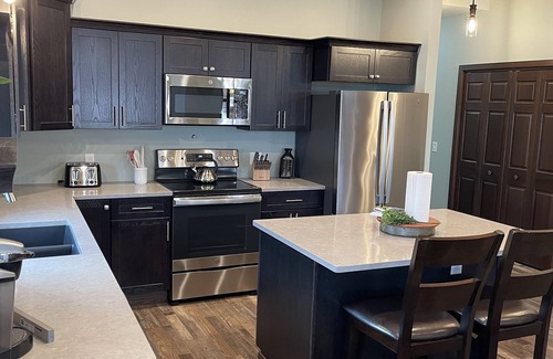 Wisconsin Dells Apartment | Prime Location in Downtown Wisconsin Dells with Spa & Breakfast
