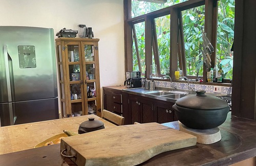 Camburi House | Inviting Home with Tropical Garden and Refreshing Pool