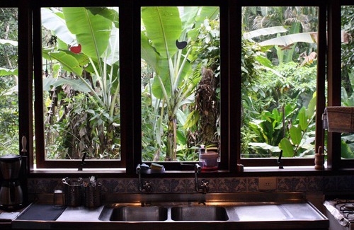 Camburi House | Inviting Home with Tropical Garden and Refreshing Pool