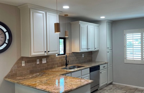 Starlight Estates House | Family-Friendly Retreat with Salt Water Pool & Ocean View!