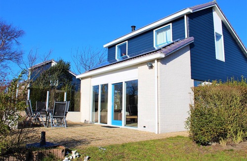De Koog House | Prime Lakefront Retreat at Beach Park Texel, House 158