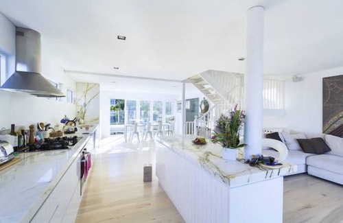 North Curl Curl House | Modern Beach House with Ocean Views & Private Pool - 9.8/10