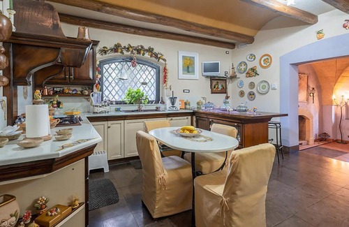 Fleri House | Fantastic old country house at the foot of Etna.
