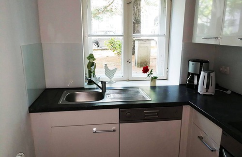Jagervorstadt Apartment | Tranquil Stay Near Sanssouci Palace with Pool & Breakfast