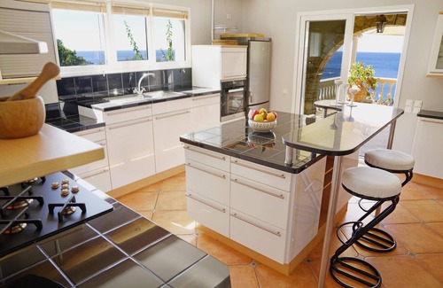 Afionas House | Idyllic Sea Access with Breathtaking Sunset Views
