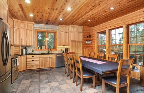 Parkdale House | Inviting Rustic Mountain Lodge with Game Room & Pet Friendly