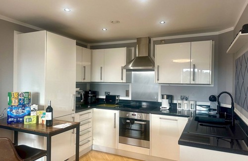 Colchester Apartment | Fantastic River Views Apartment| Pass the Keys