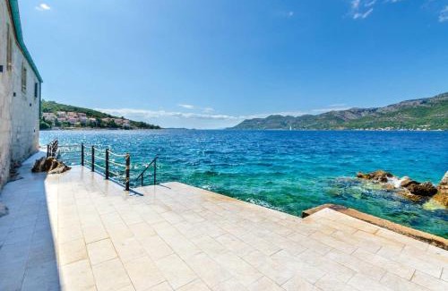 Cove Tri Zala (Zrnovo) Villa | Villa Samostan Prestige: 4-Bedroom Villa with Ocean Views