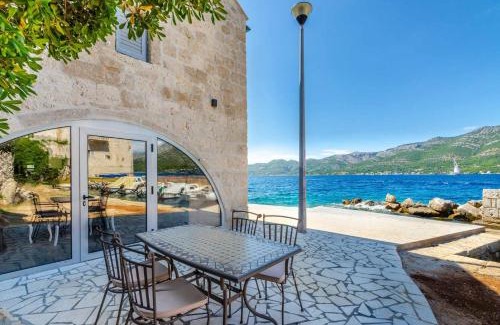 Cove Tri Zala (Zrnovo) Villa | Villa Samostan Prestige: 4-Bedroom Villa with Ocean Views