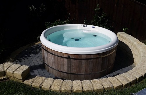 Brighstone House | Charming Home with Hot Tub in Beautiful Brighstone Village