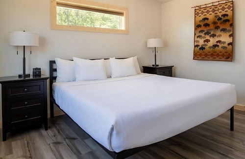 Boardman Hotel | Relaxing Cabin Retreat on Columbia River with Free Breakfast
