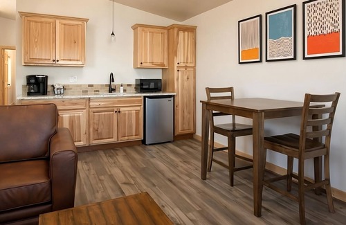Boardman Hotel | Relaxing Cabin Retreat on Columbia River with Free Breakfast