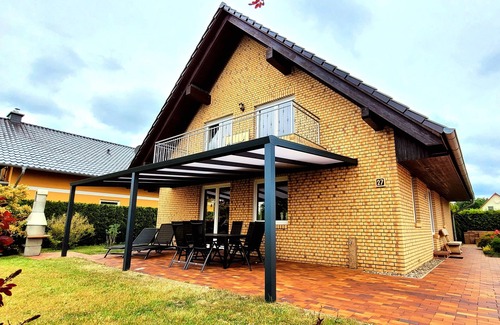 Muritz Apartment | Idyllic Vacation Apartment with Lake View in Mecklenburg