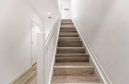 Golden Glades House | Cozy Townhouse Just 15 Minutes from the Beach