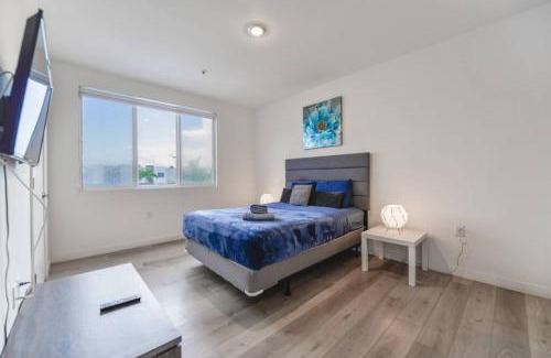 Golden Glades House | Cozy Townhouse Just 15 Minutes from the Beach