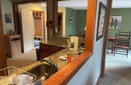 West Dover House | Ideal Townhouse with Pool and Hot Tub on Shuttle Loop