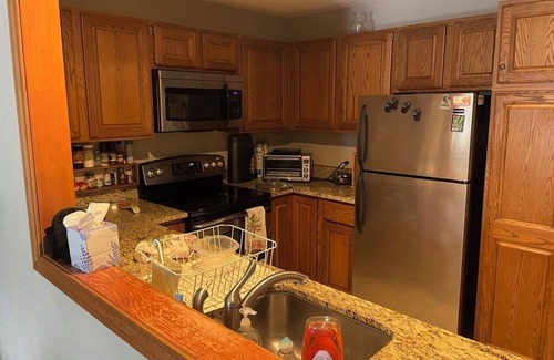 West Dover House | Ideal Townhouse with Pool and Hot Tub on Shuttle Loop
