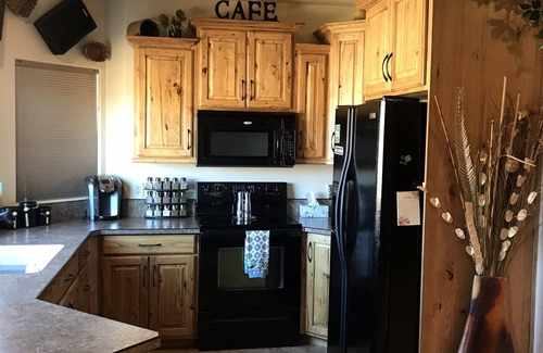 Washington House | Scenic Retreat with Unobstructed Views for Couples