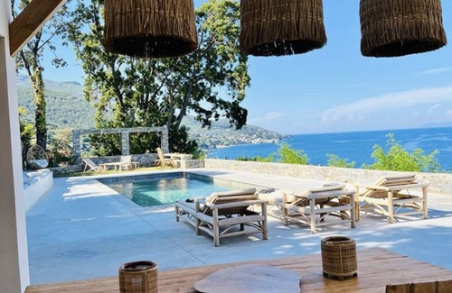 Pozzo House | Unforgettable Views with Family-Friendly Amenities Await
