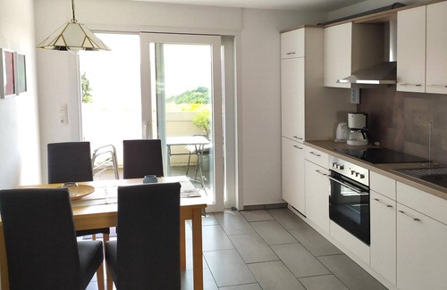Mainz-Bingen Apartment | Picturesque Views Over the Rhine with Breakfast Included