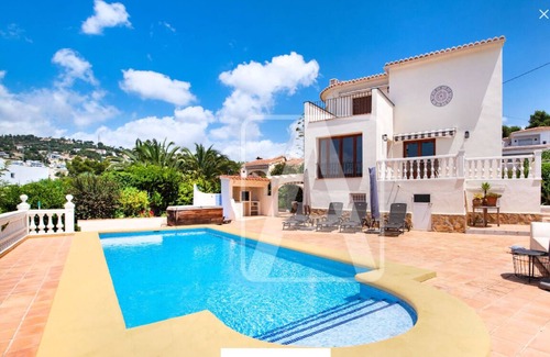 Urbanitzacio la Fustera House | Inviting Sea View Hotel with Large Pool and Spa Retreat
