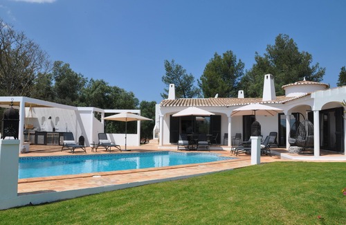 Sargacal Villa | Premier Villa with Pool & Tennis Court Near Lagos