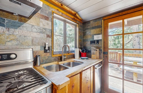 Idyllwild Cabin | Serene Wooded Retreat with Private Hot Tub & WiFi