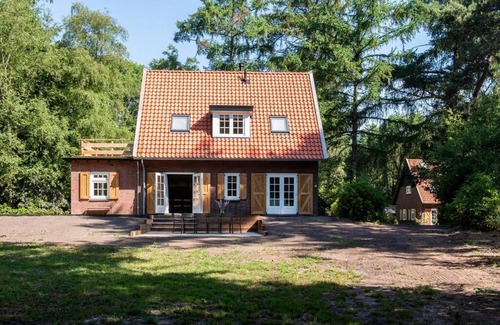Lunteren Villa | Family-Friendly Retreat with a Large Garden at Bosrijk