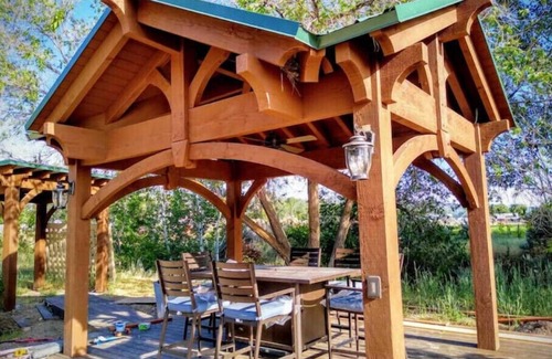 Nephi House | Enchanting Treehouse Resort with Spa and Family Amenities