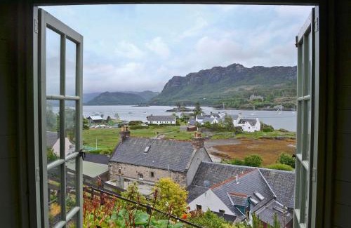 Plockton House | Discover Faodail: Pet-Friendly 4-Star Family Retreat