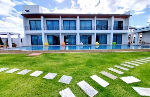 Cha-am Resort | Relax at Far Beach House, Cha-am with Pool & Hot Tub