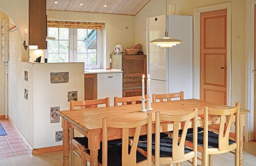 Tim House | Discover a Cozy Oceanfront Cottage for Up to Six Guests