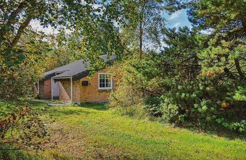 Tim House | Discover a Cozy Oceanfront Cottage for Up to Six Guests