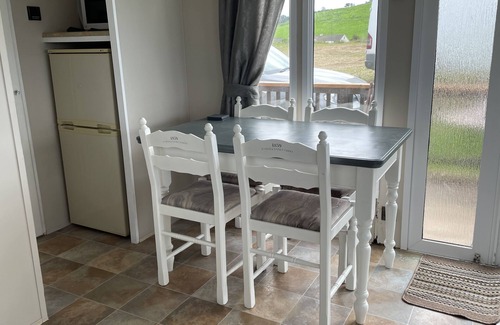 Ballyshannon Cabin | Family-Friendly Farm Stay with Pet Welcome and Breakfast