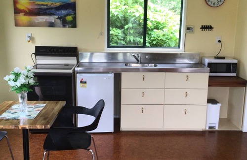 Waiharara Apartment | Peaceful Retreat: Quiet, Secluded Getaway with Top Amenities